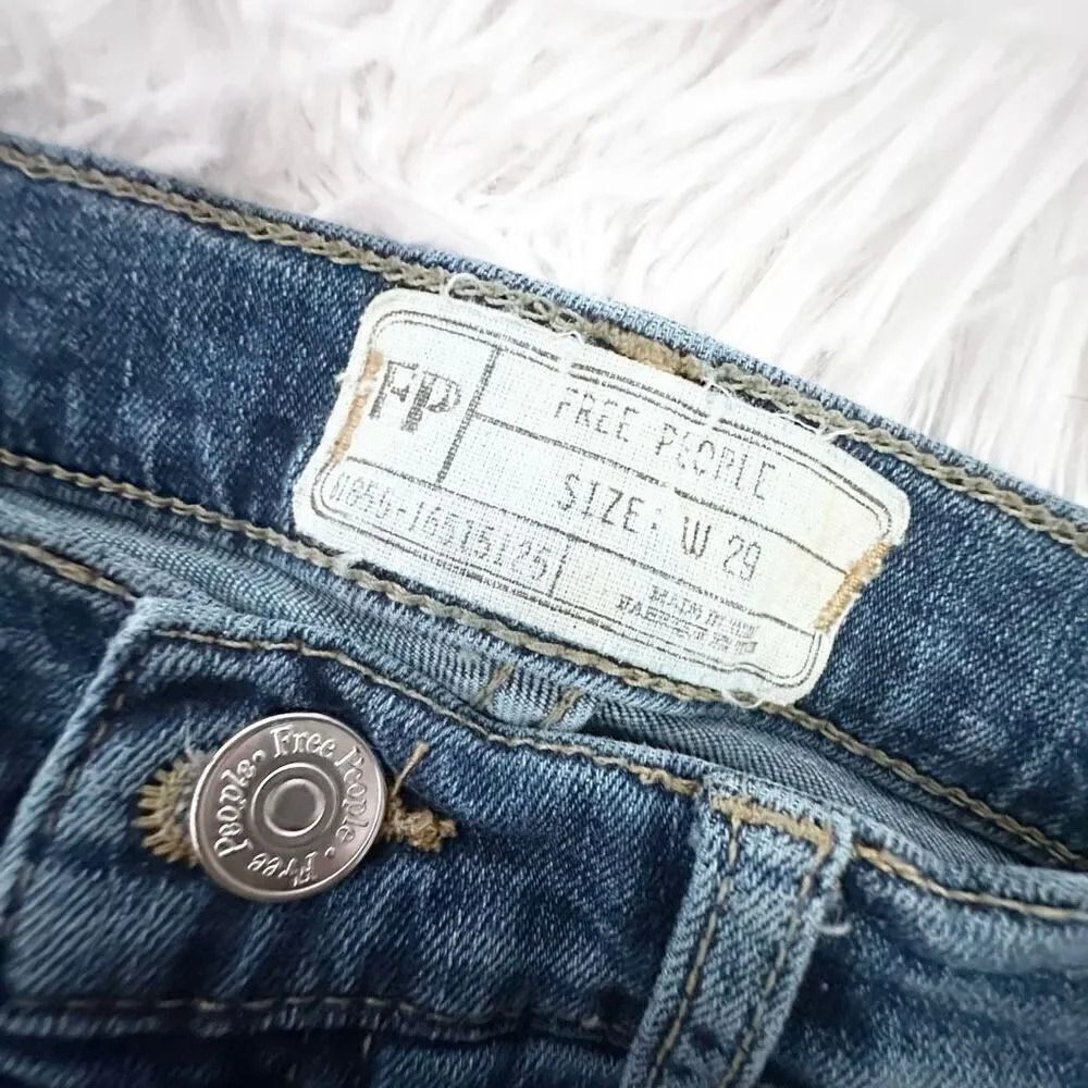 FREE PEOPLE | Denim Skinny Jeans Stretch Distressed Torn Knees | Size 29 / 8 - Picture 6 of 6